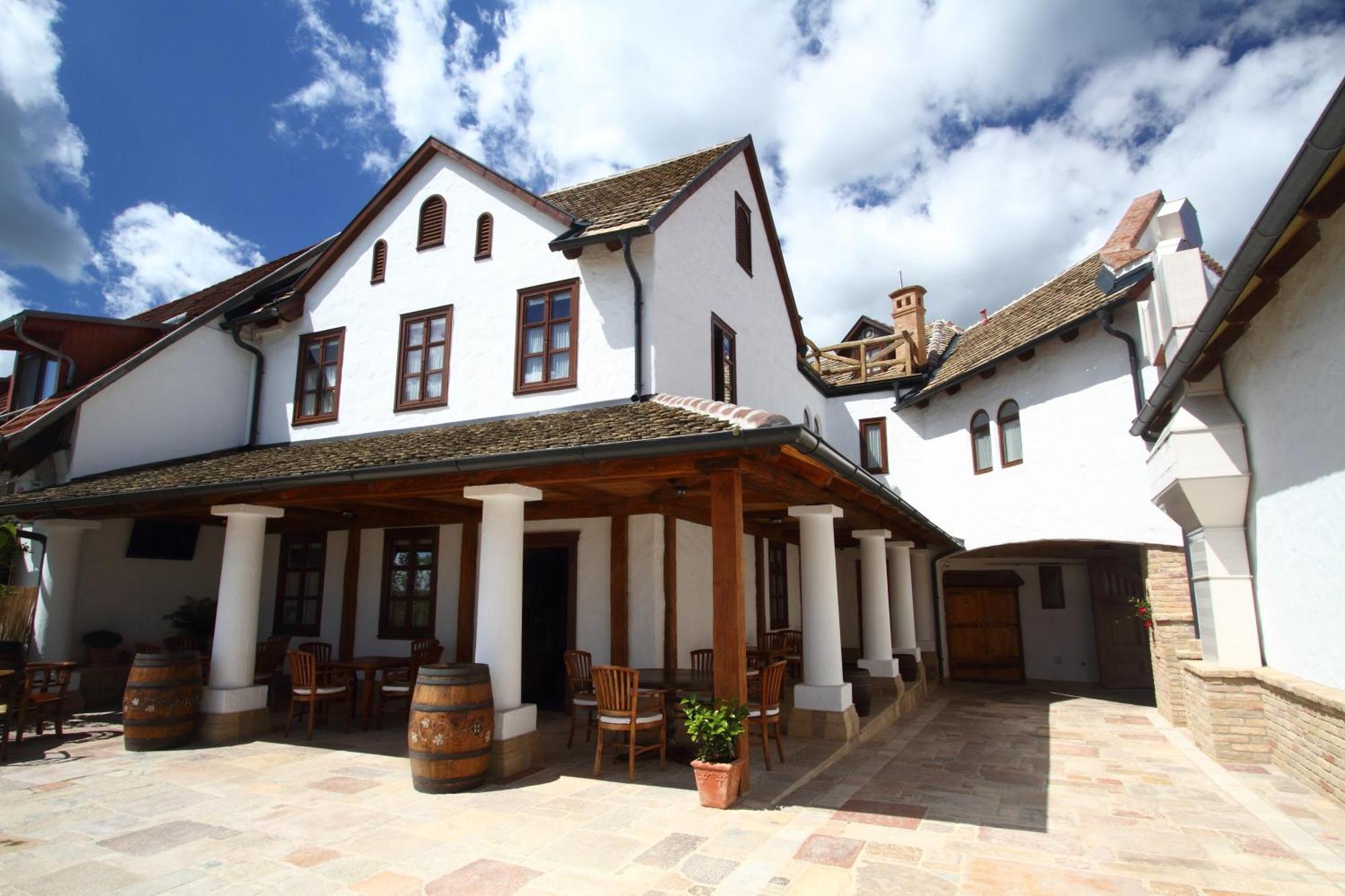 Halasi Pince Panzio Bed & Breakfast Villany